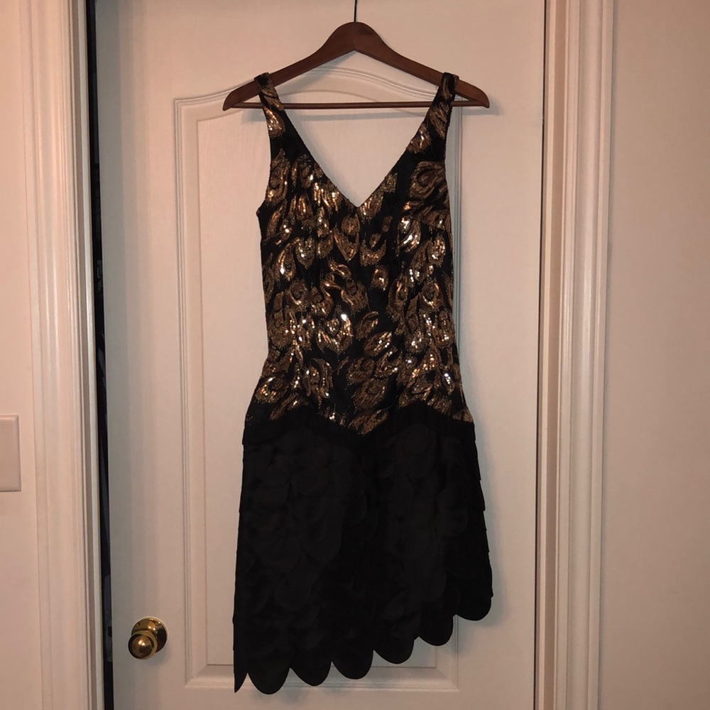 Simon Chang size 6 gold sequin dress